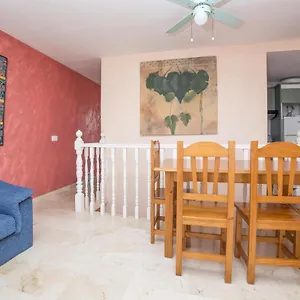 Lightbooking B5 Arenas Apartment